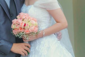 开心祝福子女结婚吧!办婚礼,长辈别意见多多,当个“付清”就好