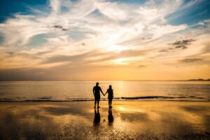 中年后，夫妻子女懒得沟通怎么办？别再你追我逃，试试这样做突破困局