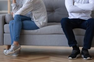 被当空气、老婆霸占整个家,他没外遇想离婚!先沟通,最后无效只能用钱换自由