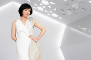 被误认“张曼玉”却自称林青霞！55岁刘嘉玲大秀熟女智慧，曾以4句箴言度过难关