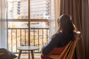 经济不独立,你在家里哪有底气?别被衣食绊住了自由!有存款的女人,才能选择婚姻
