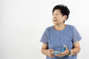 65岁母想赞助女儿500万买房,又怕晚年手头紧…专家劝把钱留身上,别急着全给小孩