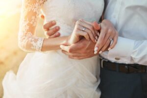 太太被婆家嫌弃刁难、他放弃优渥生活护妻!吕秋远:能履行不离不弃的承诺,世间少见