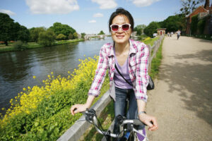 孩子成年前，要照顾生活起居、先生睡觉后才是她的时间：60岁生日我决定提出离婚