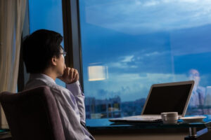 积蓄全砸妻子炒股缺口，却发现她改不了！他中年离婚体悟：人生就像股票也得“停损”