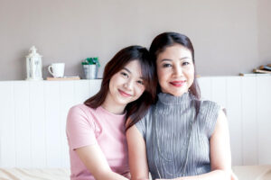 她43岁失业,被妈讽吃饱没事干!父母关心方法错了是灾难:顾好自己日子过开心才对