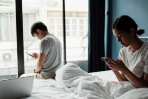 和妻相看两无趣,她老翻我出轨2次旧帐!想回头也得有诚意,老爷心态不改下场恐凄凉