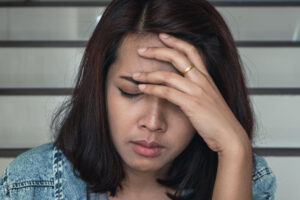 她独养女儿长大，女儿竟说有能力也会照顾“没责任的爸爸”…别气，你养出了善良的孩子