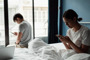 老公和女同事暧昧、80岁公婆还打架，我好想回到婚前！人生没后悔药，3步骤“让心自由”