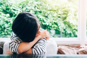 女儿发烧，老公却怪她没顾好！你是少爷对佣人挑三拣四？她是老婆是妈妈“不是佣人”