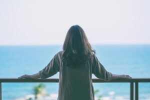 结婚后婆婆找麻烦、丈夫动手打她！离婚后找到真命天子：生活要讲究婚姻也不能将就