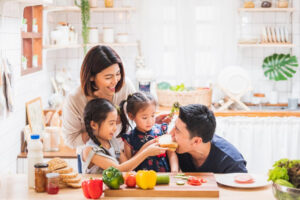 前妻和“小王”带着女儿到处玩,看了牙痒痒!拒绝小王的是你,别拿孩子当人质拉扯前妻