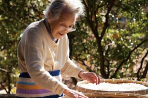 纯朴的东西,比什么都好吃!87岁老奶奶在种菜中发现,原来慢活如此美好