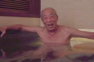 夜冲、跑山、喝酒…85岁时,你的人生可以这样过!