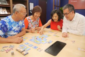 活化脑力、增加人际互动 桌游设计师推荐三款祖孙同乐的游戏