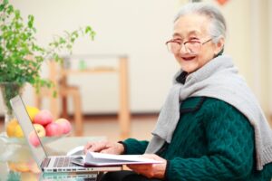 我什么毛病都有，却不会变成病人！100岁作家告白：享受当下的生活，即使生病也不病恹恹