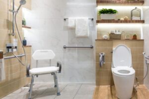 退休了,专家3招健检,打造一间安全又舒适的新浴室