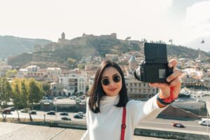 天崩地裂之时,你会带走什么?把一生的美好腌作照片,老的时候下酒谈笑忆往