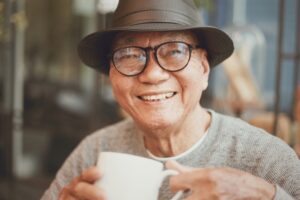 70岁“老爷爷”水电工教我们的事： 人，要工作到最后一刻才开心