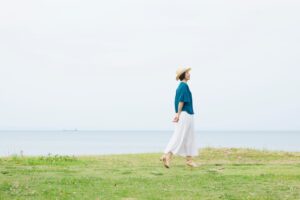 50岁之后，友情也要断舍离，朋友越少越好！学着只和“想见的人”共度美好时光