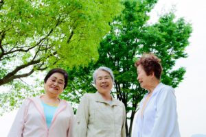 变老的是数字，不老的是生活！一起办杂志、揪团买菜，这些社区感情超好