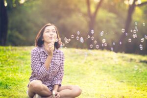 50岁后幸福的第一步,“这里”的银行少存一点,让它保持在低档!记住:不要做烂好人