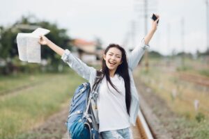 退休后,出国旅游几次才叫乐活?劝你放弃“做自己”,50岁后更爱“好自在”!