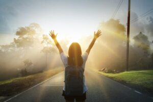 没有所谓“完美的人生”,50岁后该自由了!面对不良关系,我们勇敢放手