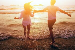 “多赚的钱不知要用多少命去换！”他58岁退休被笑傻，却靠专属4本存折幸福第二人生