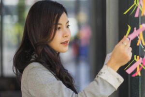 别再说“我没时间”!迎向第二人生,你还有多少时间可以浪费?学会放弃,才有“自由”