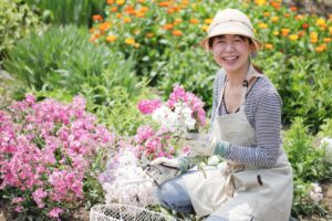 他退休后搬到乡下种菜养鸡,朋友反而更多、更快乐!“异地退休”竟能玩出全新第二人生