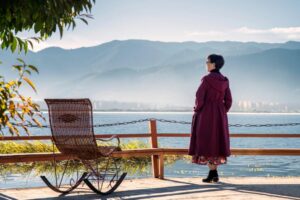 独立的人,能专注有兴趣的事,感受气定神闲!50后的成熟,是一个人更能承载住自己