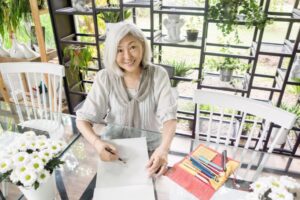 77岁学作画，她在纽约办个展！4例子启示：生命每时期都年轻，永远没有最晚的开始