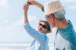 有存款的话，把它拿来享受就行了！退休后，养老金什么时候用？熟龄作家：就是现在