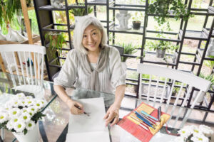 退休只剩电视相伴？她70岁以自己为中心打造生活圈，不依赖子女，生活也能精彩自在