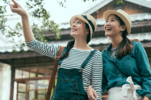 不依赖子女，老友作伴住附近、相互照顾！“共老”概念正流行，幸福圆满第三人生