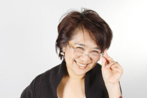 黄斑部病变不再是老人的专利！中年后，出现2个症状莫轻忽，可能有失明风险