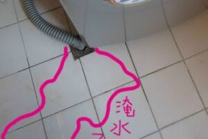 为什么阳台洗衣总是淹水？他靠防塞四大绝招，让水管畅通无比不积水