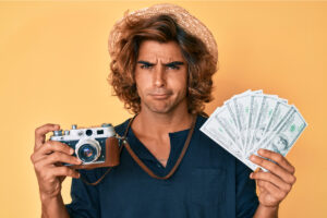 赚取足够的钱，才是对人生幸福与满意的象征？