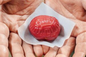 硕士让供品“潮变身”　红龟粿跃居人气伴手礼