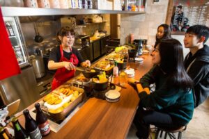 一到六张椅，满载大理想的个性小铺