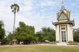 东方小巴黎变人间炼狱 S-21集中营、万人冢见证红色高棉