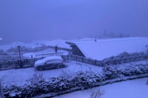 下雪啰》太平山、大屯山一夜白头，内地台湾失速低温！“大范围高山区应该都有雪”