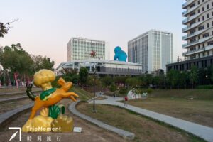 欣赏巨型艺术、体验多彩LED厅！台中大里Dali Art 艺术广场超有趣