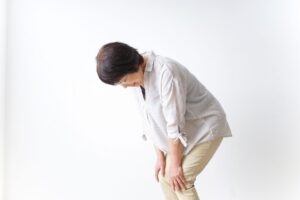 女性容易骨质疏松！医师：补充钙质、维生素D之外，谨记5招远离骨松