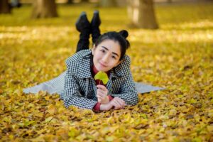 每天花5分钟，让50岁就像35岁！名中医消除眼周细纹、法令纹的秘诀