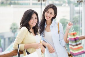 乍看以为是姊妹，其实却是母女！40岁后把握1原则，天天年轻、快乐自在