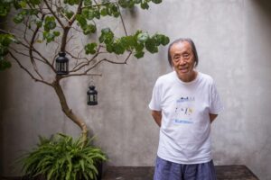 走过90年岁月，仍保有9岁稚子童心！诗人管管带着初心玩乐人生，面对年龄坦然无惧