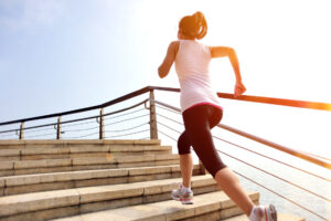 膝盖不保养，易加速衰老！医师列50大“关节养护”食物清单，抗氧化又抗发炎