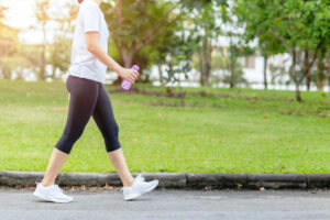 骨质疏松症，恐致骨折、失能、害性命！医师图解：教你3招揪出严重性骨质疏松